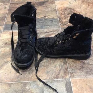 Sz 9 Olivia Miller boots